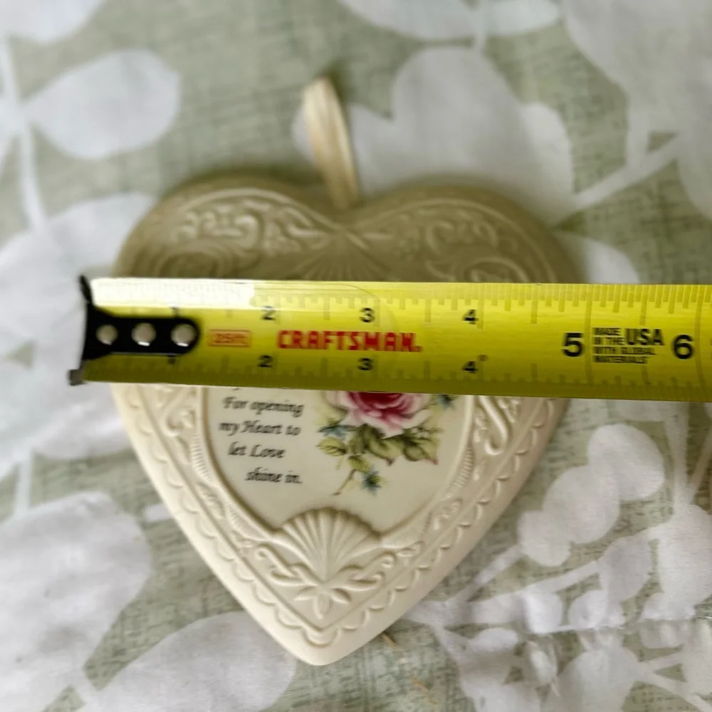 VTG Charmingly Dainty Heart Shaped Friend & Floral Porcelain Wall Decor Art